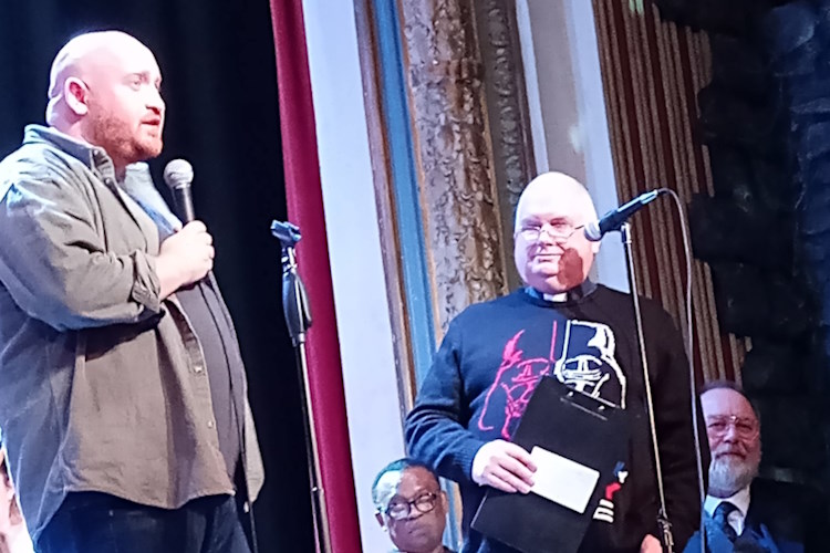 Network yarmouth gorleston church celebrates christmas at theatre