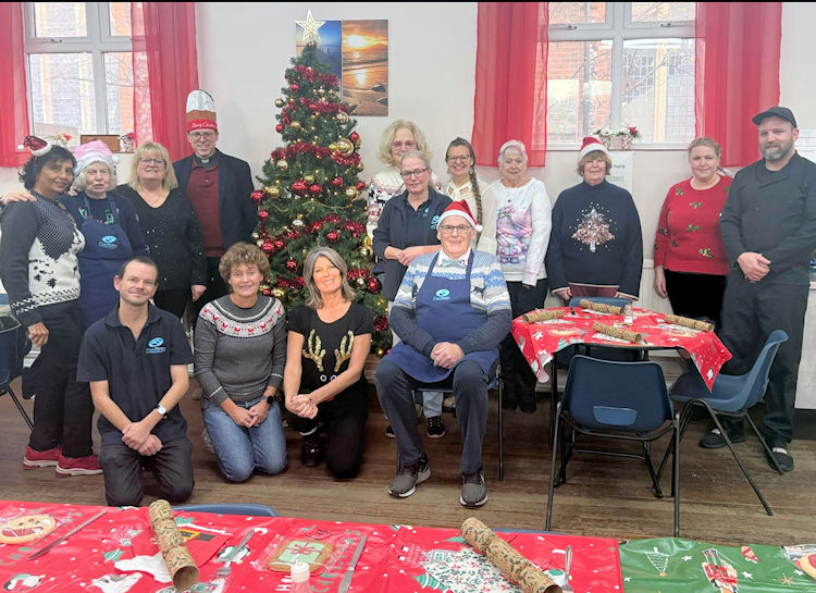 PathwaysXmasMealTeam750