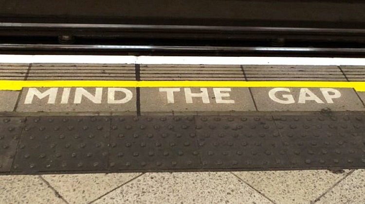 MIND THE GAP pixabay