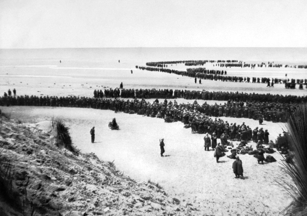British troops lat Dunkirk to